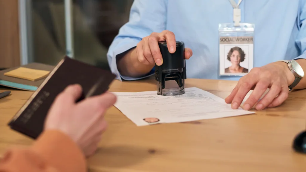 Permiso de trabajo por visa U: guía fácil paso a paso